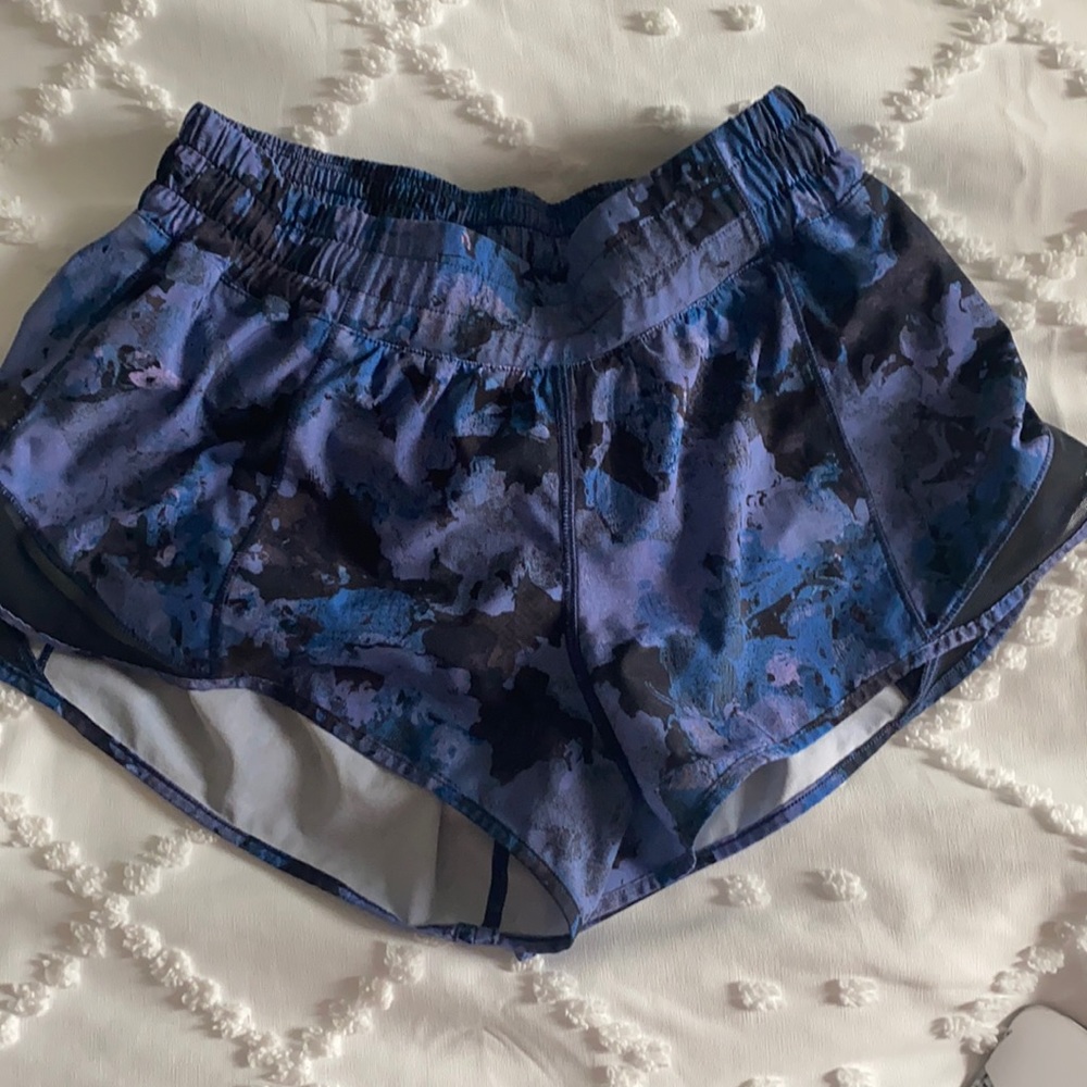 lulu HOTTY HOT shorts 2.5”